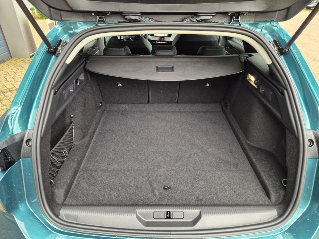 PEUGEOT 308 SW Allure SW 1.2 Gasoline 144hp - ref: 7-57052 - Photo 9