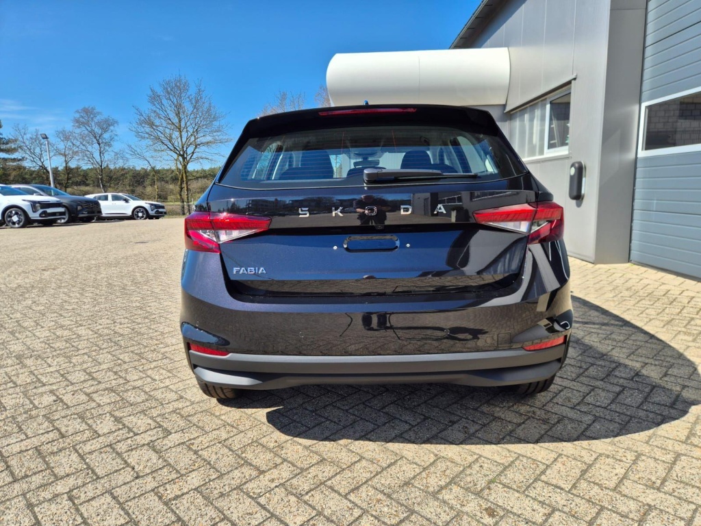 SKODA Fabia 1.0 Gasoline 95hp - ref: 7-58787 - Photo 4