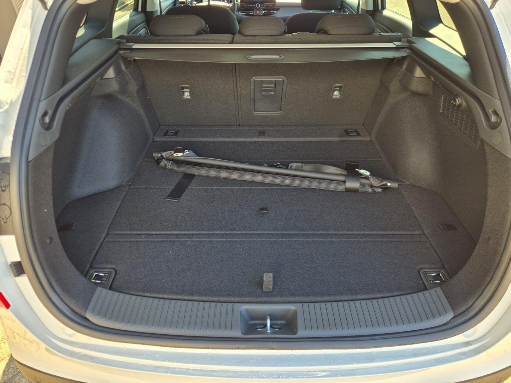 HYUNDAI i30 1.6 Gasoline 150hp - ref: 7-60191 - Photo 9