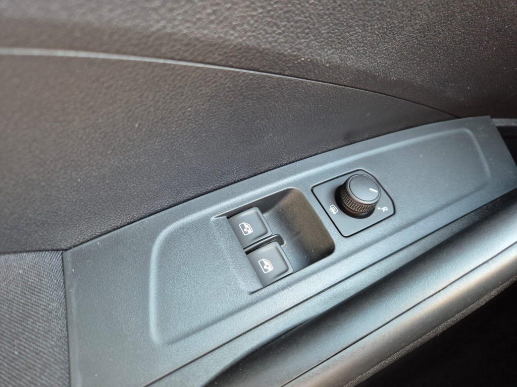 SKODA Fabia 1.0 Gasoline 95hp - ref: 7-60320 - Photo 13