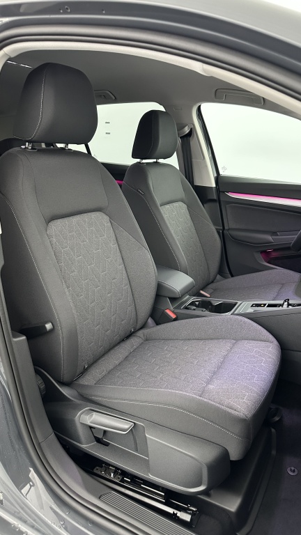 VOLKSWAGEN Golf 1.5 eTSI EVO2 115ch Edition DSG7 - ref: 8-GLI00001755 - Photo 18