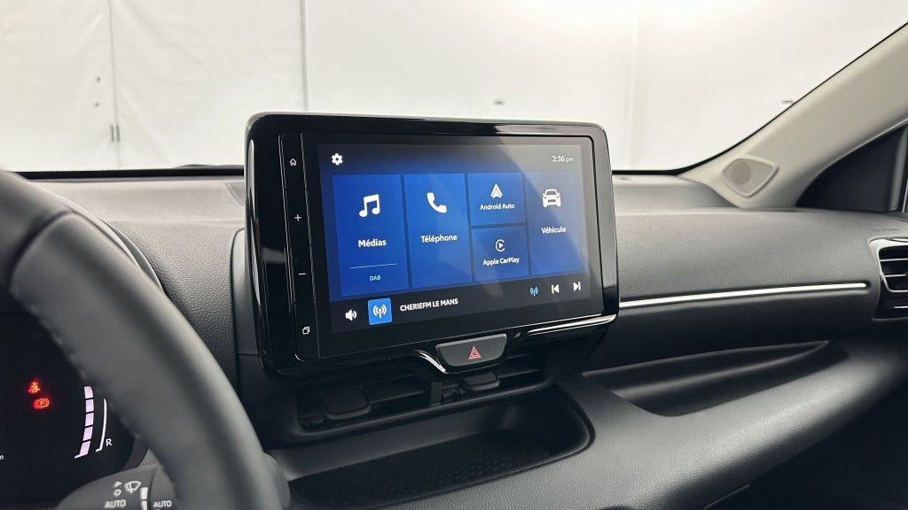 TOYOTA Yaris Hybride 116h Design e-CVT - ref: 8-GLI00001814 - Photo 17