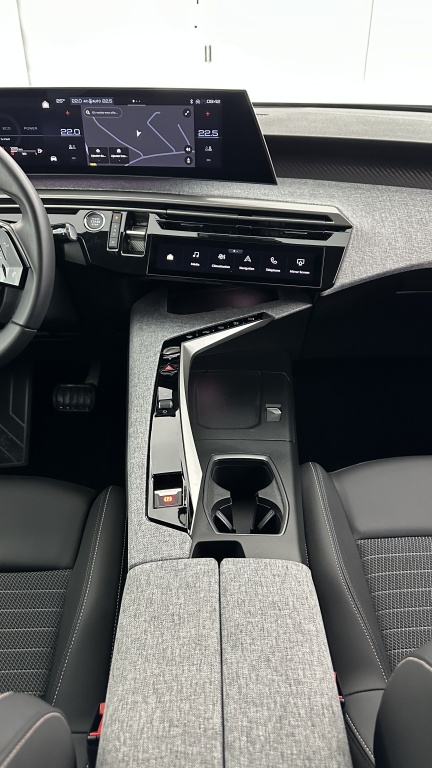 PEUGEOT 3008 1.2 Hybrid 136ch Allure e-DCS6 - ref: 8-GLI00002585 - Photo 14