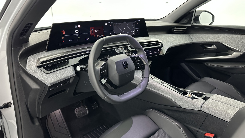 PEUGEOT 3008 1.2 Hybrid 136ch Allure e-DCS6 - ref: 8-GLI00002585 - Photo 6