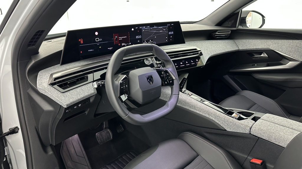 PEUGEOT 3008 1.2 Hybrid 136ch Allure e-DCS6 - ref: 8-GLI00002587 - Photo 6