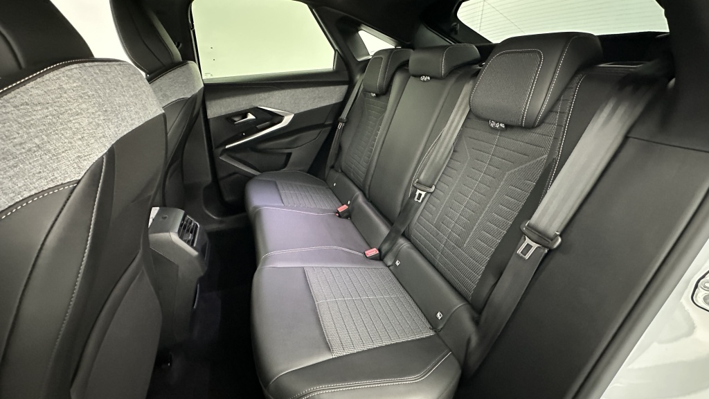 PEUGEOT 3008 1.2 Hybrid 136ch Allure e-DCS6 - ref: 8-GLI00002591 - Photo 9