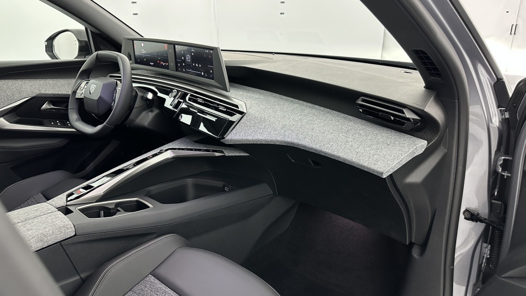 PEUGEOT 5008 1.2 Hybrid 145ch Allure e-DCS6 - ref: 8-GLI00002787 - Photo 8