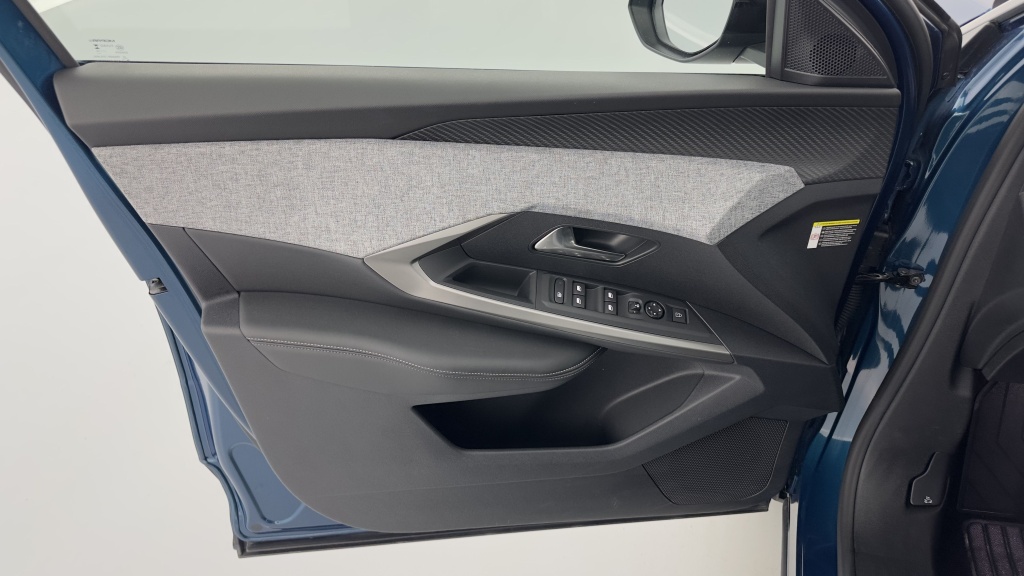 PEUGEOT 3008 1.2 Hybrid 136ch Allure e-DCS6 - ref: 8-GLI00002827 - Photo 12