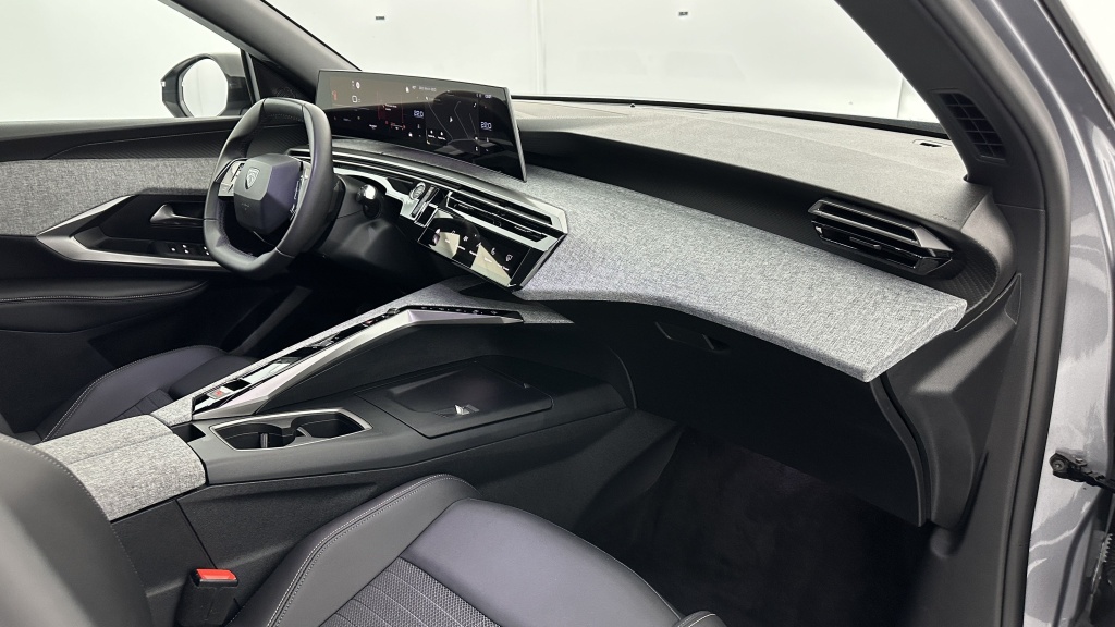 PEUGEOT 3008 1.2 Hybrid 136ch Allure e-DCS6 - ref: 8-GLI00002828 - Photo 8