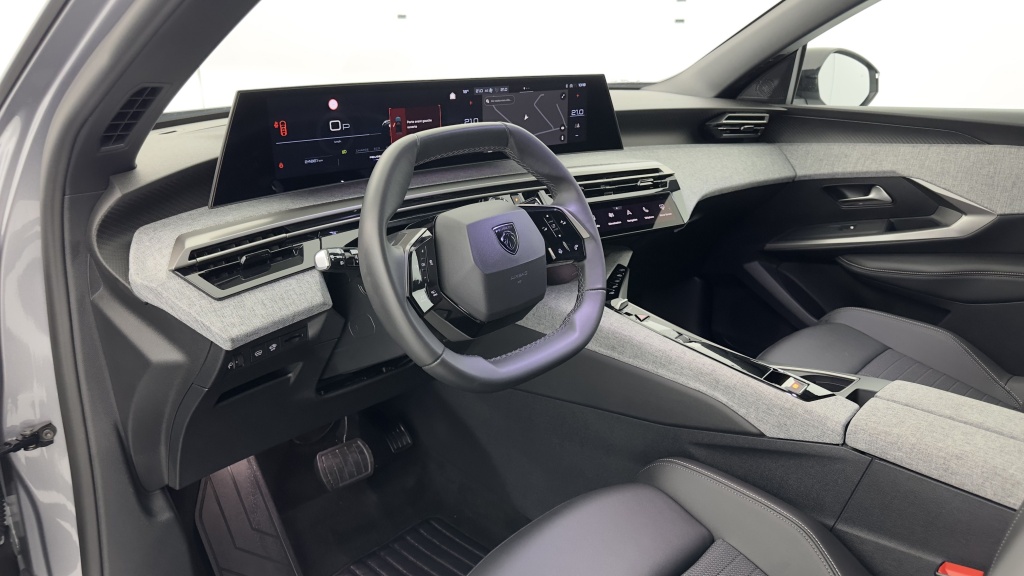 PEUGEOT 3008 1.2 Hybrid 136ch Allure e-DCS6 - ref: 8-GLI00002833 - Photo 6