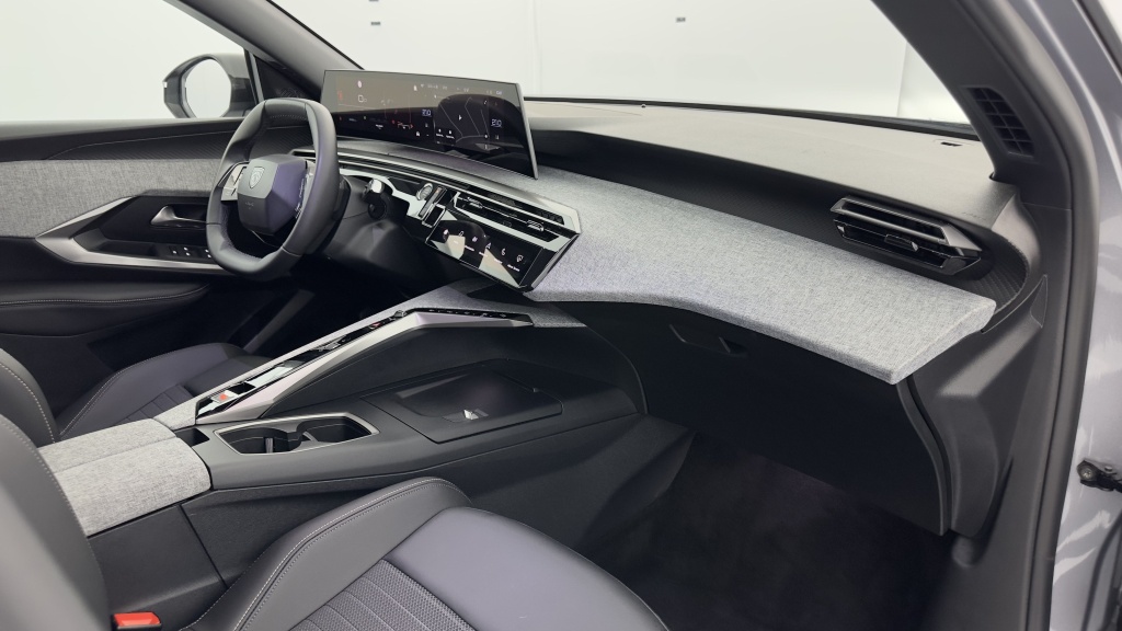 PEUGEOT 3008 1.2 Hybrid 136ch Allure e-DCS6 - ref: 8-GLI00002833 - Photo 8