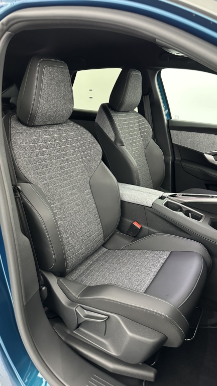 PEUGEOT 3008 1.2 Hybrid 145ch Allure e-DCS6 - ref: 8-GLI00006036 - Photo 18