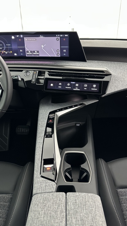 PEUGEOT 3008 1.2 Hybrid 145ch Allure e-DCS6 - ref: 8-GLI00006043 - Photo 16