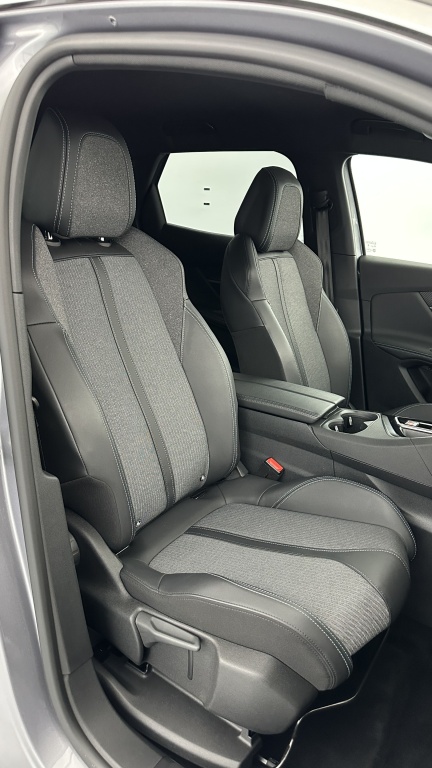 PEUGEOT 3008 1.2 Hybrid 136ch Allure Pack e-DCS6 - ref: 8-GLI00006264 - Photo 17
