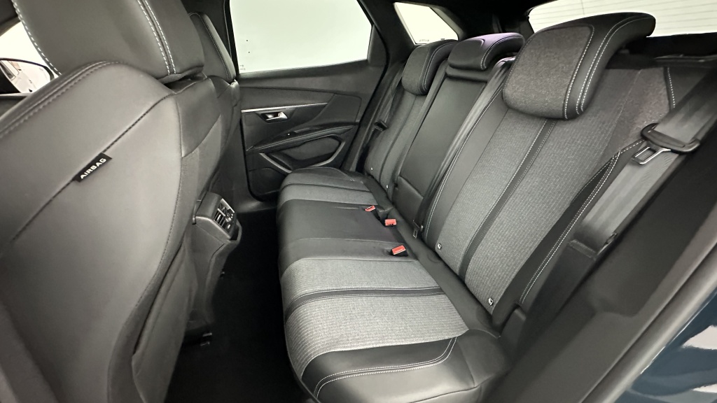 PEUGEOT 3008 1.2 Hybrid 136ch Allure Pack e-DCS6 - ref: 8-GLI00006268 - Photo 9