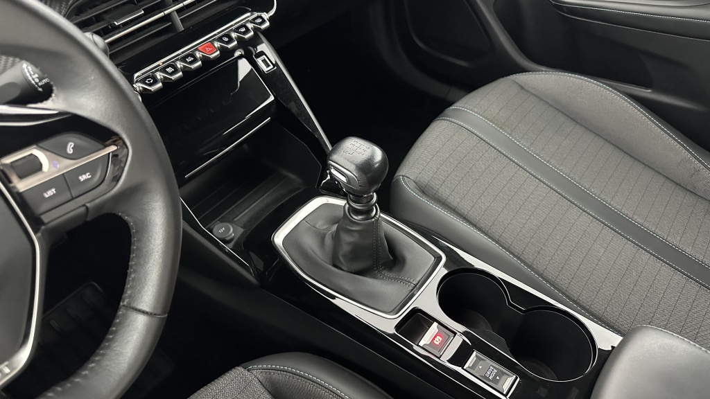 PEUGEOT 2008 1.2 PureTech 130ch Allure - ref: 8-GLI00006850 - Photo 14