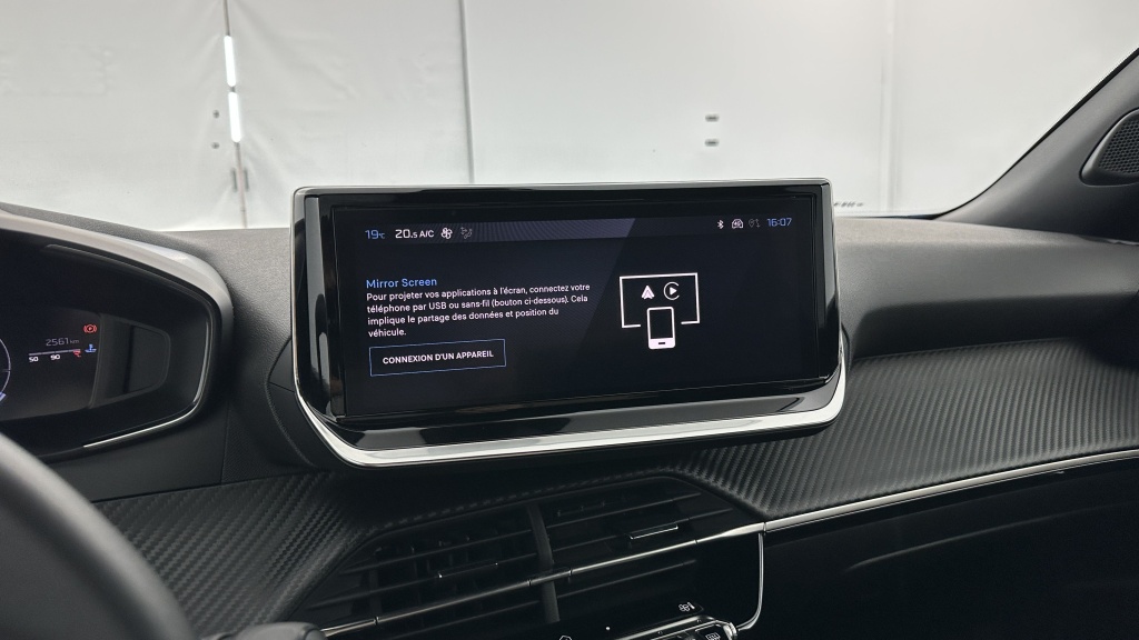 PEUGEOT 2008 1.2 PureTech 100ch Allure - ref: 8-GLI00006853 - Photo 17