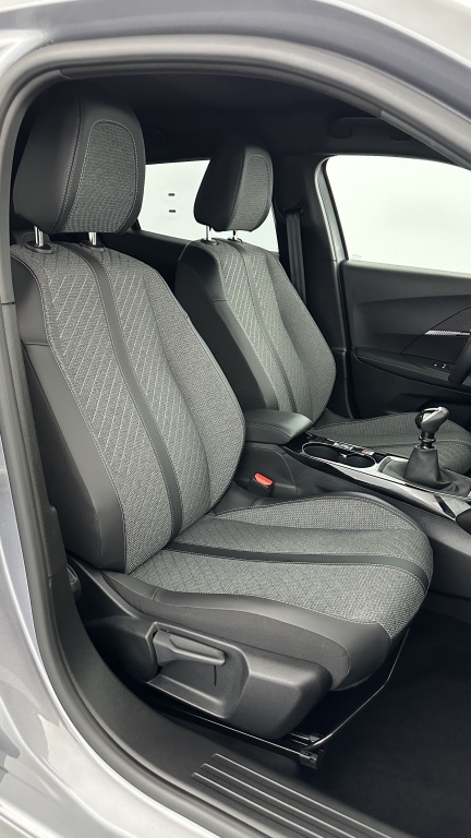 PEUGEOT 2008 1.2 PureTech 100ch Allure - ref: 8-GLI00006854 - Photo 16