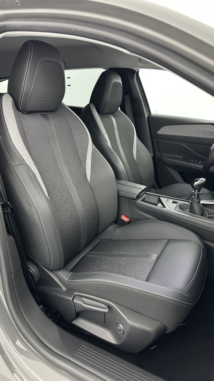 PEUGEOT 308 SW 1.2 PureTech 130ch Allure - ref: 8-GLI00006880 - Photo 17