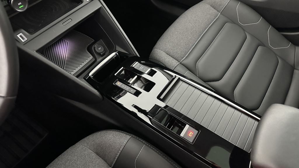 CITROEN C4 X 1.2 PureTech 130ch Max EAT8 - ref: 8-GLI00007287 - Photo 16