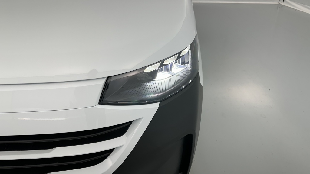 VOLKSWAGEN Transporter T7 Van L1 2.0 TDI 150ch Business BVA8 - ref: 8-GLI00007686 - Photo 17