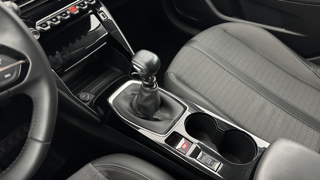 PEUGEOT 208 1.2 Puretech 100ch Allure - ref: 8-GLI00008061 - Photo 16