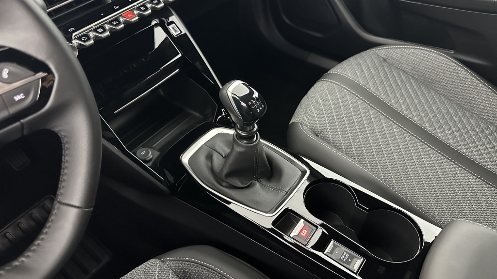 PEUGEOT 2008 1.2 PureTech 100ch Allure - ref: 8-GLI00008266 - Photo 16