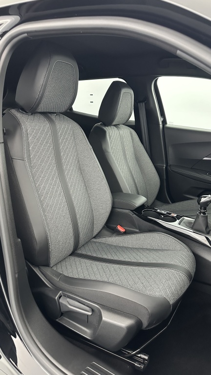 PEUGEOT 2008 1.2 PureTech 100ch Allure - ref: 8-GLI00008266 - Photo 17