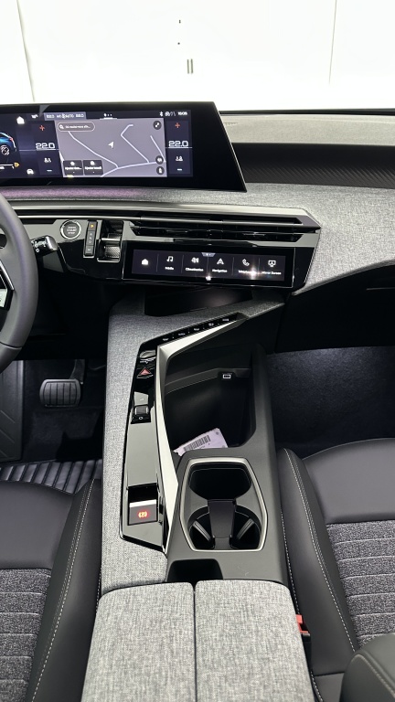 PEUGEOT 5008 1.2 Hybrid 145ch Allure e-DCS6 - ref: 8-GLI00008310 - Photo 17