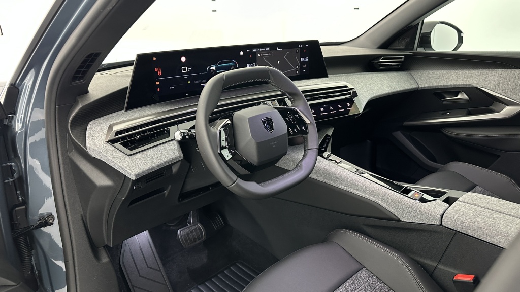 PEUGEOT 5008 1.2 Hybrid 145ch Allure e-DCS6 - ref: 8-GLI00008315 - Photo 6