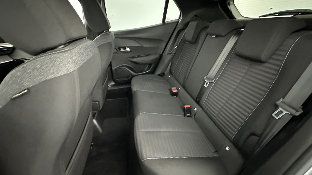PEUGEOT 2008 1.2 PureTech 130ch Style - ref: 8-GLI00008317 - Photo 9