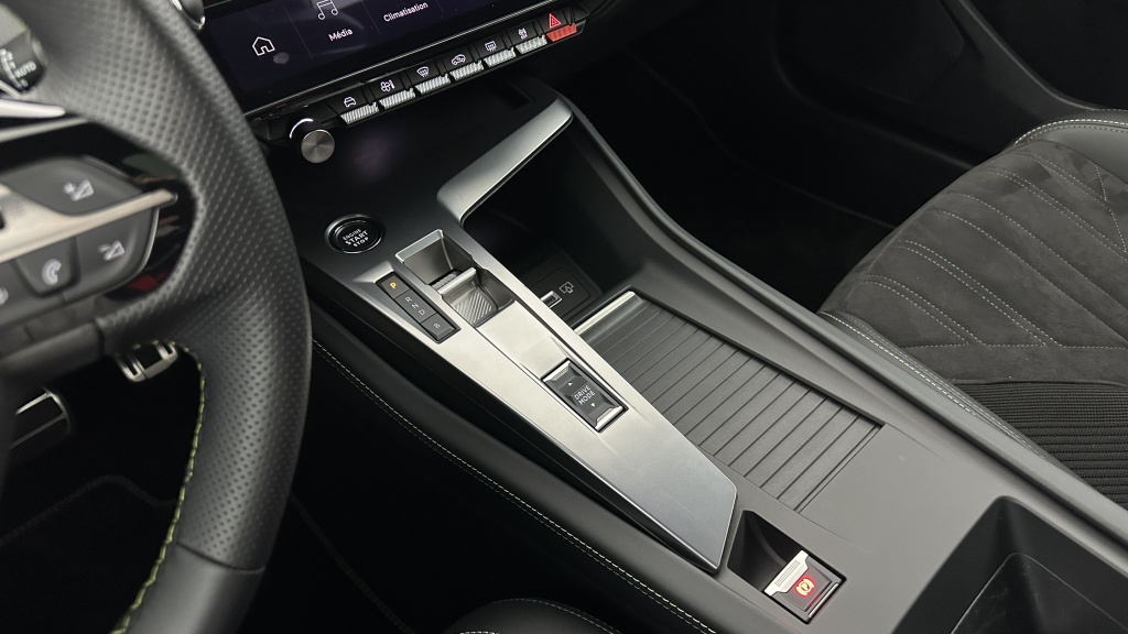 PEUGEOT 408 1.6 PHEV 225ch e-EAT8 GT - ref: 8-GLI00008456 - Photo 16