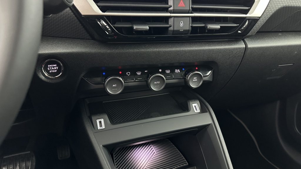 CITROEN C4 1.2 Hybride 145ch Collection e-DCS6 - ref: 8-GLI00009051 - Photo 19