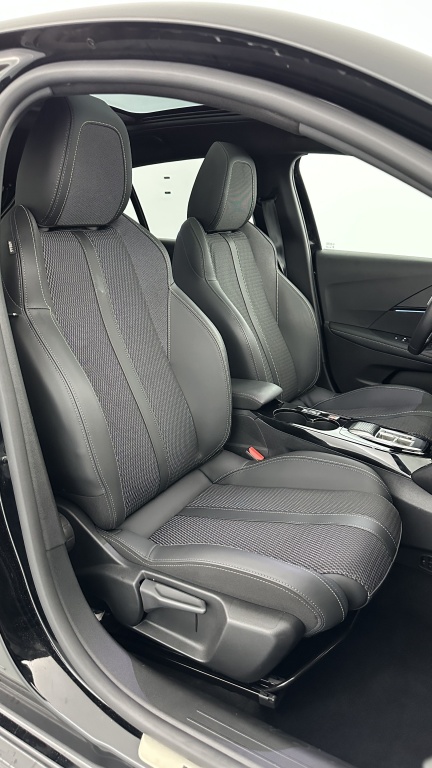 PEUGEOT 208 II 1.2 Hybrid 136ch GT e-DCS6 - ref: 8-GLI00009330 - Photo 17