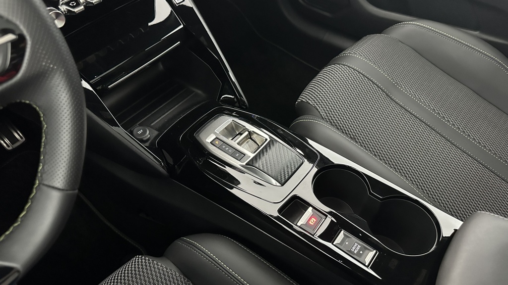 PEUGEOT 208 1.2 Hybrid 136ch GT e-DCS6 - ref: 8-GLI00009332 - Photo 17