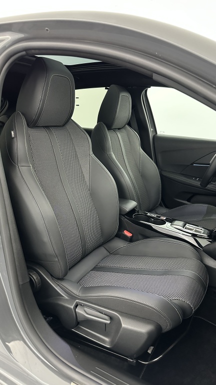 PEUGEOT 208 1.2 Hybrid 136ch GT e-DCS6 - ref: 8-GLI00009332 - Photo 18