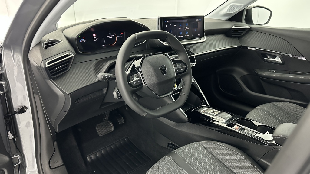 PEUGEOT 208 1.2 Hybrid 110ch Allure e-DCS6 - ref: 8-GLI00009510 - Photo 6