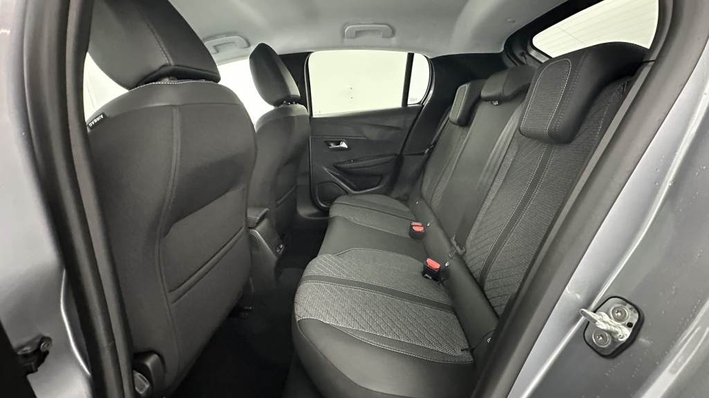 PEUGEOT 208 1.2 Hybrid 110ch Allure e-DCS6 - ref: 8-GLI00009512 - Photo 9