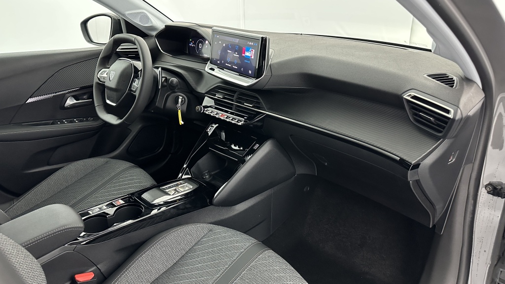 PEUGEOT 208 1.2 Hybrid 110ch Allure e-DCS6 - ref: 8-GLI00009516 - Photo 8