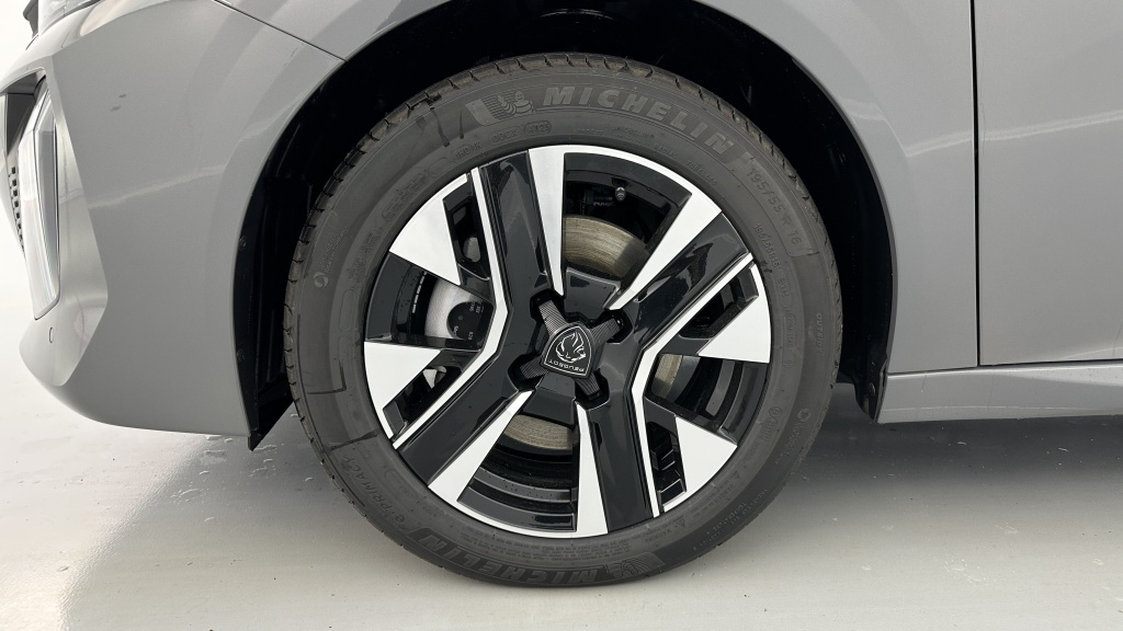 PEUGEOT 208 1.2 Hybrid 110ch Allure e-DCS6 - ref: 8-GLI00009521 - Photo 11