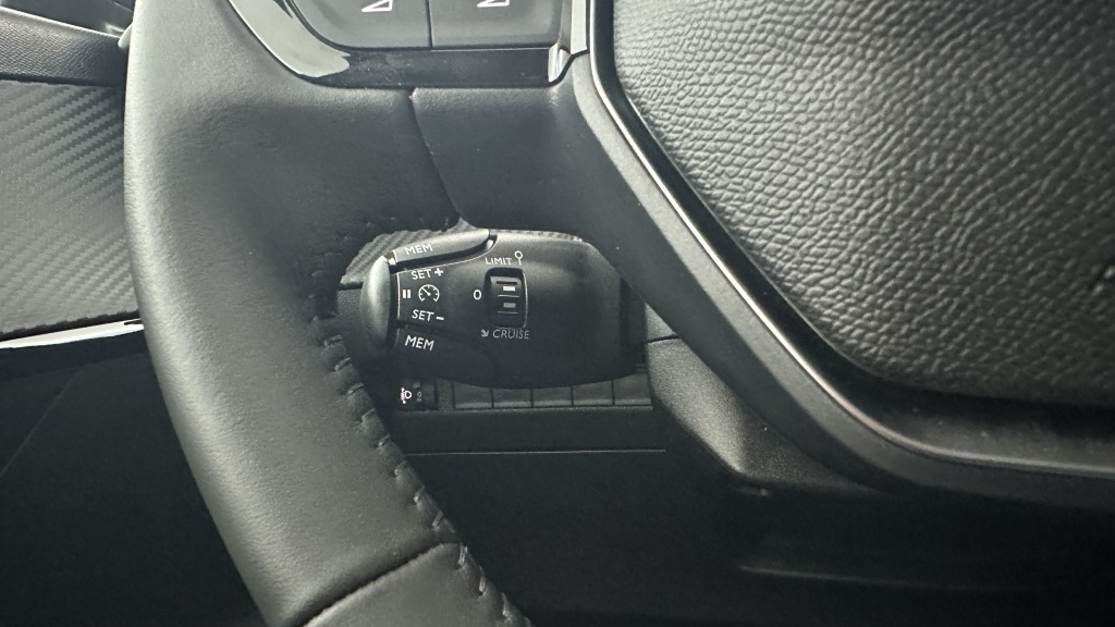 PEUGEOT 208 1.2 Hybrid 110ch Allure e-DCS6 - ref: 8-GLI00009521 - Photo 19