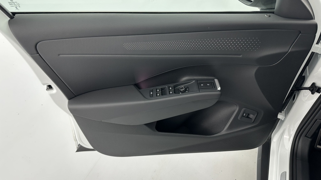 VOLKSWAGEN T-Roc 1.5 eTSI EVO2 Hybrid 150ch R-Line DSG7 - ref: 8-GLI00010005 - Photo 13