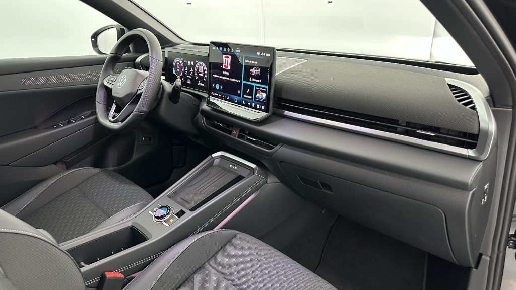 VOLKSWAGEN T-Roc 1.5 eTSI EVO2 Hybrid 150ch R-Line DSG7 - ref: 8-GLI00010012 - Photo 8