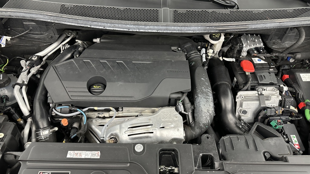 PEUGEOT 3008 II 1.6 Hybrid 225ch Allure Pack e-EAT8 - ref: 8-GLI00010119 - Photo 11