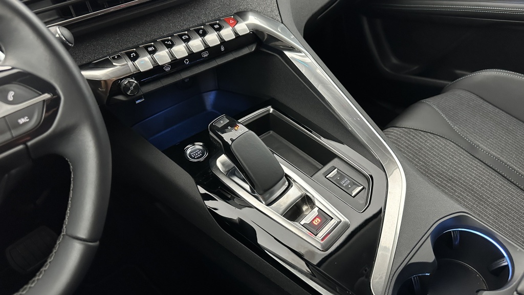 PEUGEOT 3008 II 1.6 Hybrid 225ch Allure Pack e-EAT8 - ref: 8-GLI00010119 - Photo 16