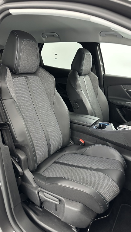 PEUGEOT 3008 II 1.6 Hybrid 225ch Allure Pack e-EAT8 - ref: 8-GLI00010119 - Photo 17