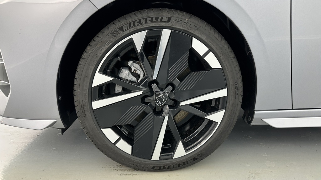 PEUGEOT 308 III(2) 1.2 Hybrid 145ch GT e-DCS6 - ref: 8-GLI00010341 - Photo 12