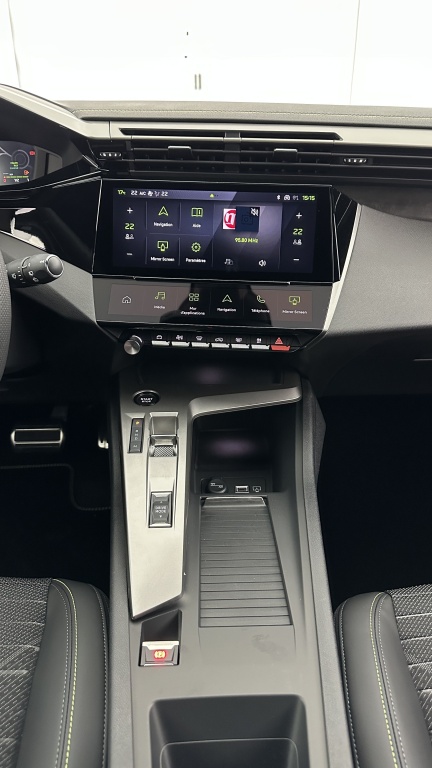 PEUGEOT 308 III(2) 1.2 Hybrid 145ch GT e-DCS6 - ref: 8-GLI00010345 - Photo 16