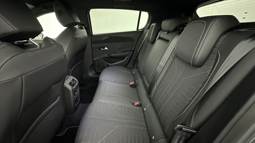 PEUGEOT 308 III(2) 1.2 Hybrid 145ch GT e-DCS6 - ref: 8-GLI00010346 - Photo 9