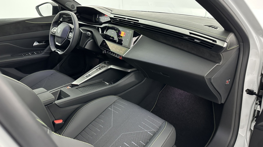 PEUGEOT 308 III(2) 1.2 Hybrid 145ch GT e-DCS6 - ref: 8-GLI00010348 - Photo 8